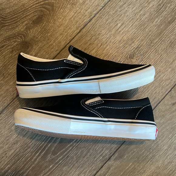 NWOT, Box Included, Vans SKATE Pop Cush B&W slip on. - Picture 6 of 7